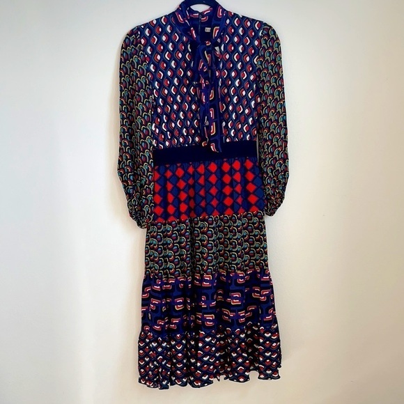 Alice+Olivia Karolina Blouson Sleeve Midi Dress in Mod Moon 2 - Picture 7 of 15